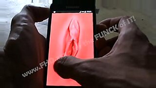 indian saree aunty removing clothes