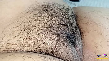 indian aunty shaving her pussy
