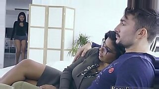 mia khalifa frist time kiss sex