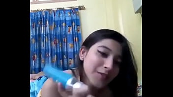 solo webcam teen strokes her pink fanny