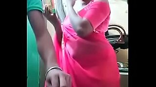 indian aunty dress changing after bath