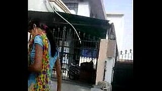 girls remove salwar